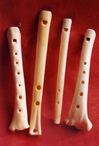 Flutes à bec en os